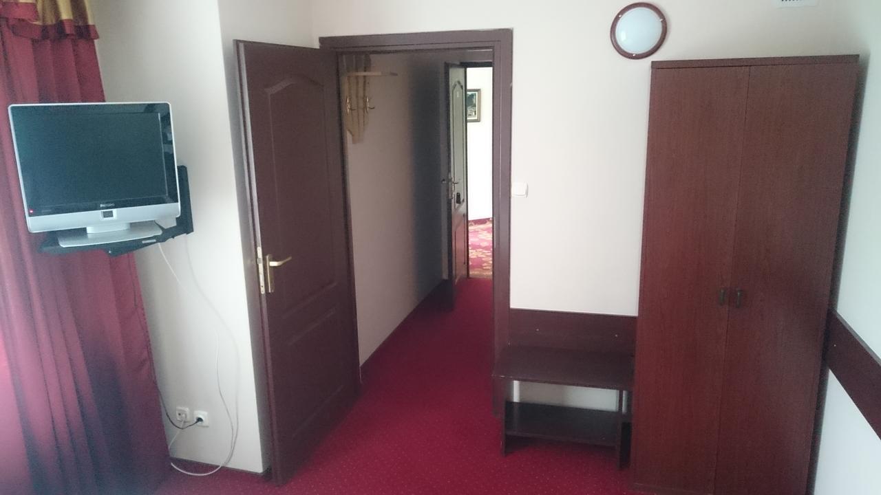 Hotel Relaks Wola Ducka Esterno foto